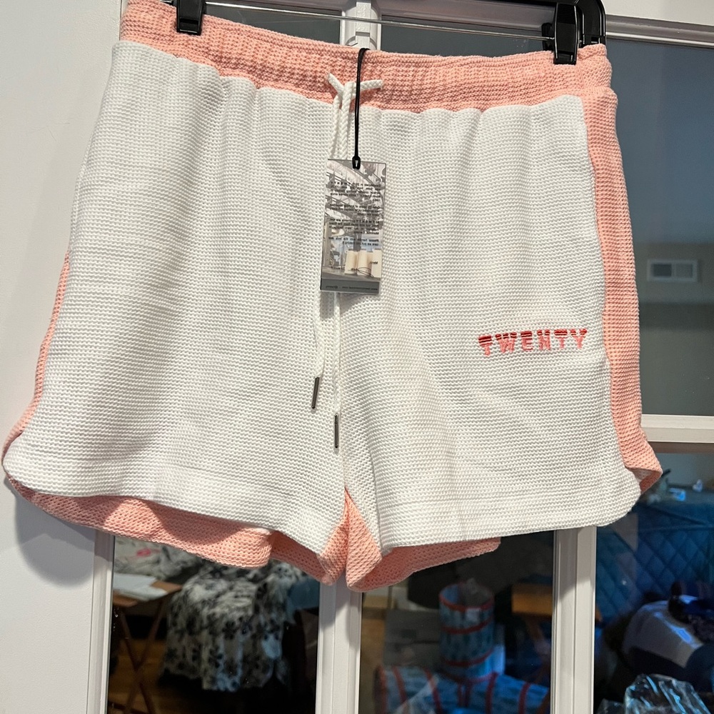 Twenty Women Peach White Color Block Shorts Size M NWT